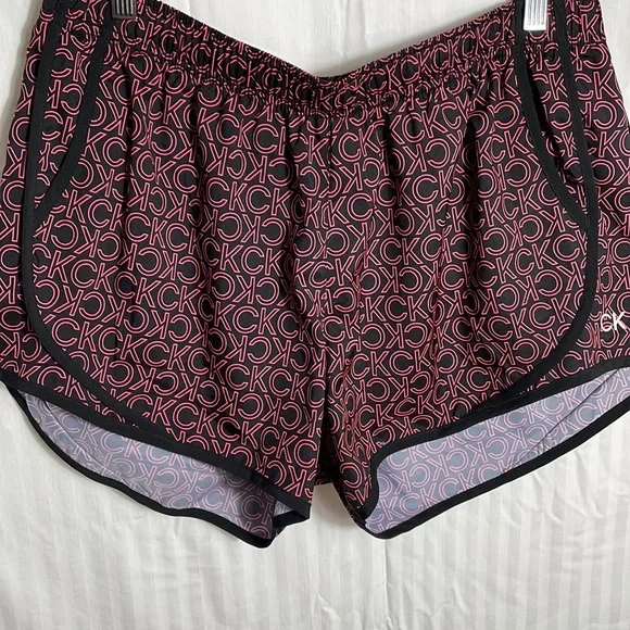 Calvin Klein Active Wear. - Picture 1 of 3